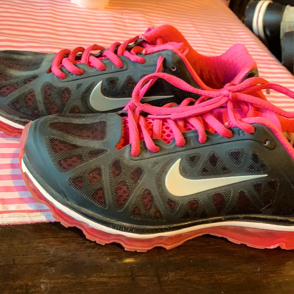 Nike tennis shoes